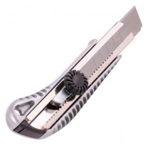 Нож с отломним лезвием 18 мм, с металлической направляющей HT-0507 INTERTOOL